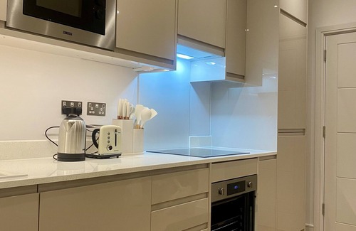 Sutton Central Apartment | Modern & Luxury Flat