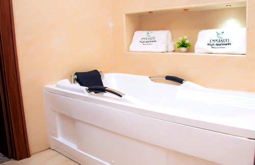 Abuja Villa | Modern Luxury Home W/24H Power Wi-Fi & Security