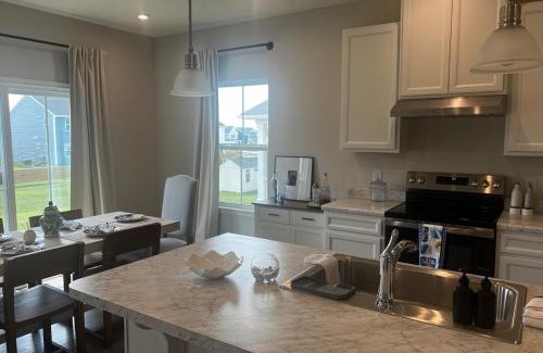 Wooster House | Modern Luxury Retreat by Oak Hill Park New 3BR