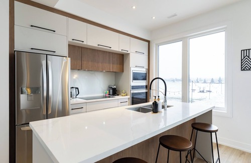 Cumberland Beach House | Modern Luxury Retreat with Stunning Views & Open Concept Design