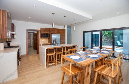 Lighthouse Estates House | Modern luxury with stunning Views at West Bay Breeze