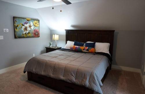 Memphis House | Modern Midtown home with 3 king beds