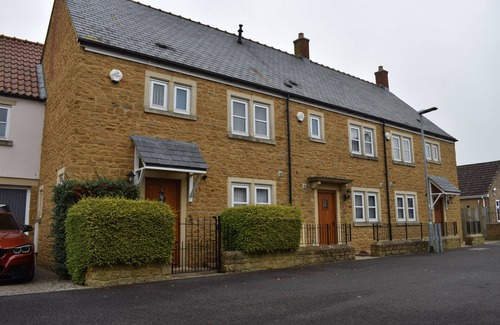 Norton Sub Hamdon Cottage | Modern minimal style accommodation