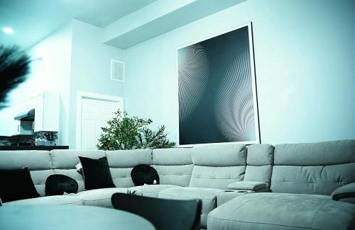 Reading Apartment | Modern Minimalist Home in the heart of Reading