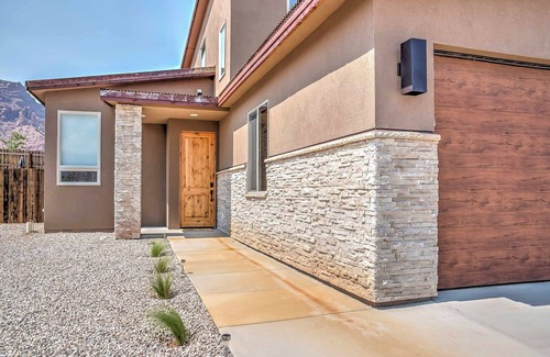 Moab South Valley Apartment | Modern Moab Townhome w/Private Hot Tub & Patio!