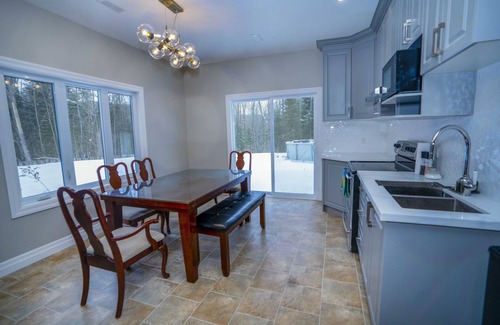 Haliburton House | Modern Mountain House in the Heart of Haliburton, Mins to Lake