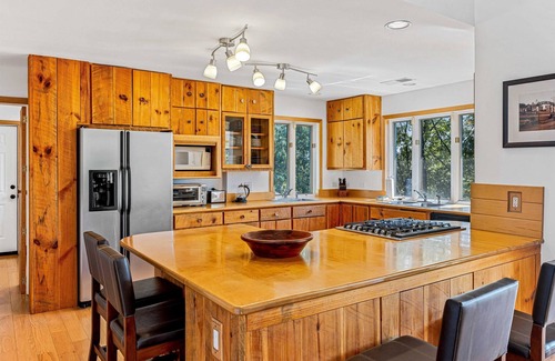 Marshall House | Modern Mountain Home 20 minutes from Asheville