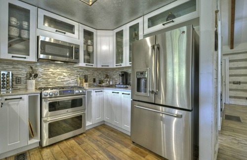 Aska House | Modern Mountain “real” log cabin w stunning ^Mountain Views^ & 25 ft waterfall