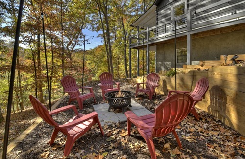 Aska House | Modern Mountain “real” log cabin w stunning ^Mountain Views^ & 25 ft waterfall