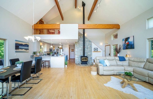 Marshall House | Modern Mountain Retreat~120acres! Pond~Boat~Trails~Playground~Whirlpool~Games!