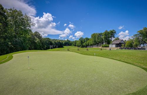 Glenville Apartment | Modern Mountain-View Gem with Deck in Glenville