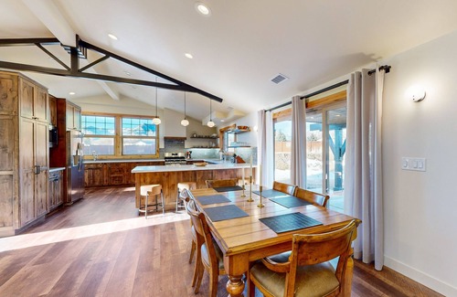 Flagstaff House | Modern mountain-view home with fireplace, streaming, valley views, washer/dryer