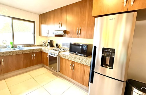 San Antonio Tlayacapan House | Modern 3-Bedroom Retreat in Ajijic - Walk To Everything- 1 Night Rates Available