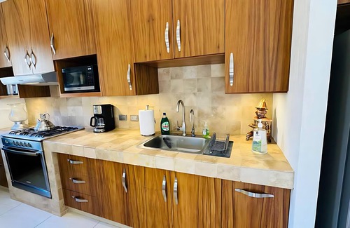 San Antonio Tlayacapan House | Modern 3-Bedroom Retreat in Ajijic - Walk To Everything- 1 Night Rates Available