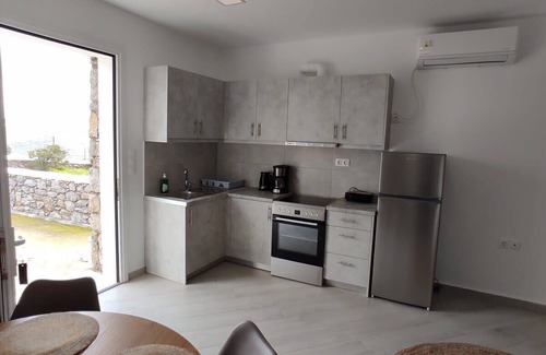 Plintri Apartment | Modern Mykonos 2 Bd Aqua Apt w shared Pool