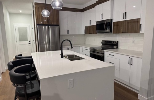 Northeast Edmonton House | Modern n’ cozy 4 Bedroom 3 full bath home