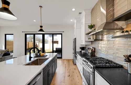 Charlotte House | Modern! New! Built! Duplex! For Families! In Clt! 3 Bedroom Duplex by Redawning