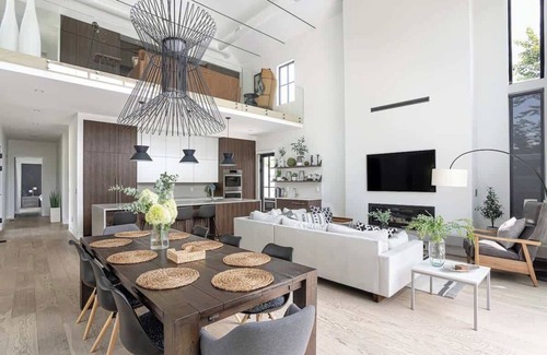Middletown House | Modern new home by Golf Course