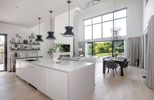 Middletown House | Modern new home by Golf Course