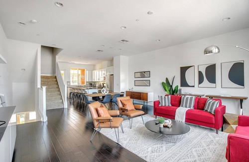 Newark House | Modern Newark 3BR w/Private Garage, near Restaurants, by Blueground