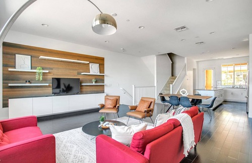 Newark House | Modern Newark 3BR w/Private Garage, near Restaurants, by Blueground