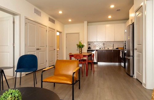 Downtown Louisville Apartment | Modern Nulu 2BR Cozysuites 05