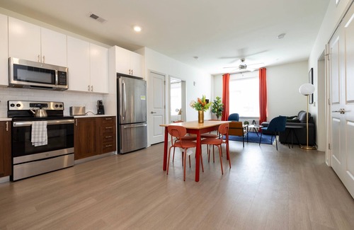 Downtown Louisville Apartment | Modern Nulu 2BR Cozysuites 05