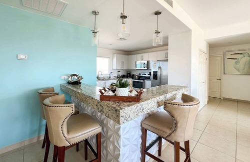 Las Conchas Condo | Modern Ocean View Condo with Pools & Gym N702