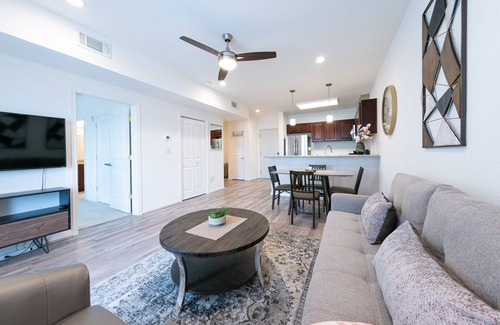 Katy Condo | Modern One Bedroom + Study private condo unit|2P