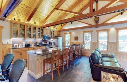 Upper Kingsbury House | Modern, open, spacious, family-friendly mountain home w/Wi-Fi & private Hot Tub