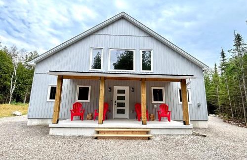 Lion's Head House | Modern Paradise In The Forest - Bruce Peninsula