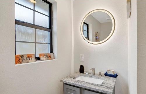 Old East Hill House | Modern & Peaceful Stay Central Near Hospitals & Shops