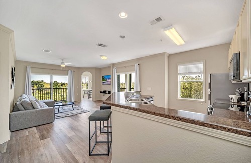 West Kissimmee Apartment | Modern Pet-friendly 2BR Condo6 Mins From Disney