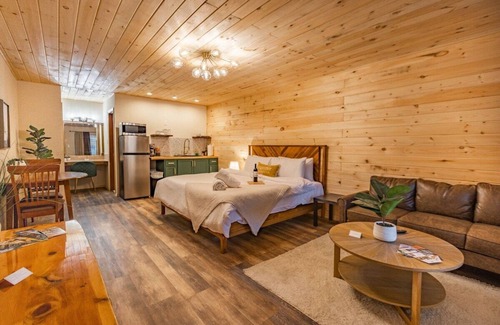 Canadensis Hotel | Modern Pocono Retreat | Firepits | Pet Friendly