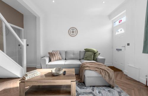 Prestwich House | Modern Prestwich Home Near Heaton Park & City Links