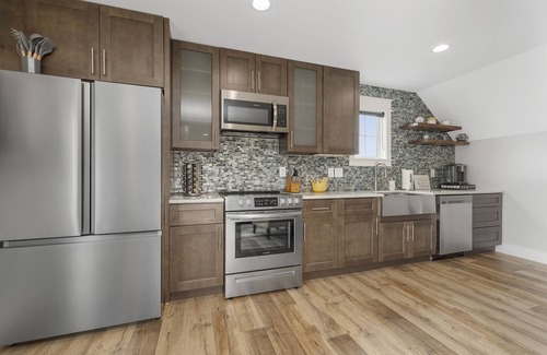Concord Apartment | Modern Private Getaway with Lake Views