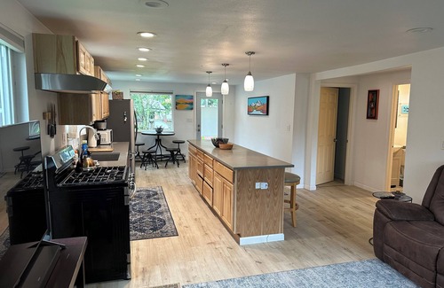 Spenard House | Modern, quiet 2-bedroom house in midtown
