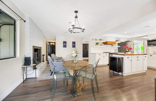 Rancho Oakey House | Modern Ranch 7 Bedroom House close to strip