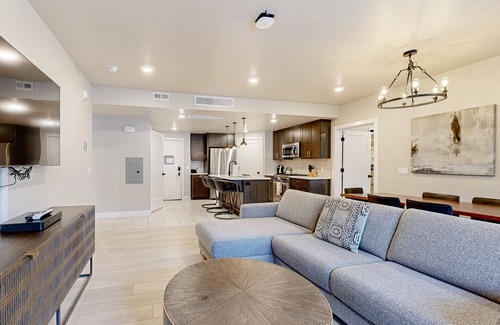 Park City Condo | Modern resort condo with pool, hot tub + shuttle service