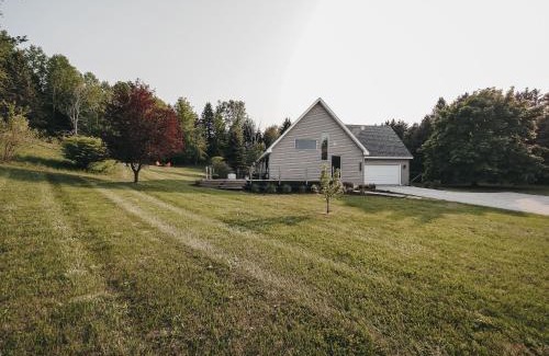 Traverse City House | Modern Retreat near Traverse City