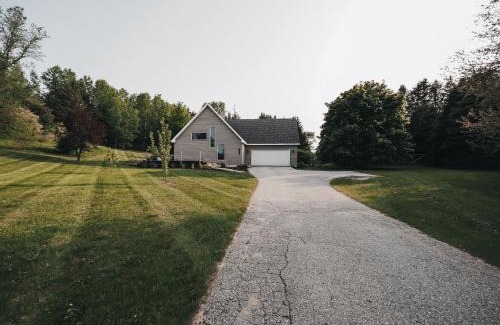 Traverse City House | Modern Retreat near Traverse City