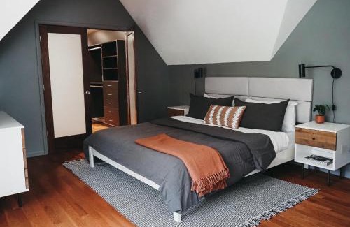 Traverse City House | Modern Retreat near Traverse City