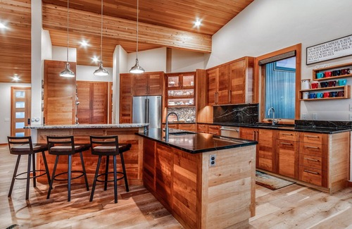 Terrebonne House | Modern Retreat with Cascade & Smith Rock Views