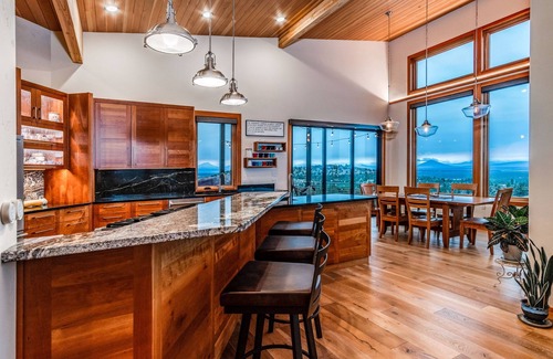 Terrebonne House | Modern Retreat with Cascade & Smith Rock Views