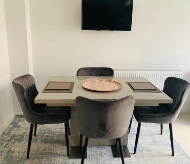 Seisdon House | Modern Room Stay