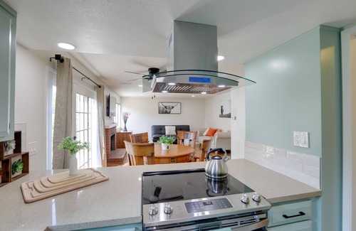 Little Pocket House | Modern Sacramento Townhome w/Patio!