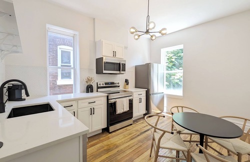 Shaw House | Modern Shaw Retreat -Office, Family, & Pet FriendlynWalkable to Tower Grove Park