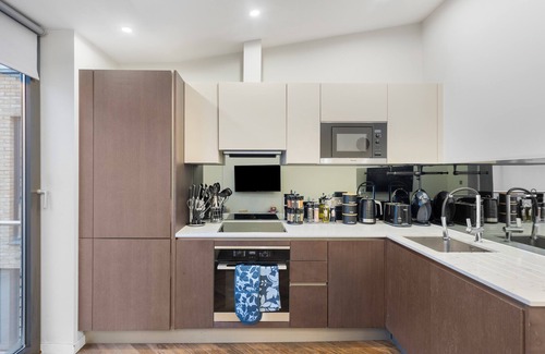 Parsons Green and Walham Apartment | Modern Simplicity: Minimalist 2-BR Flat in London