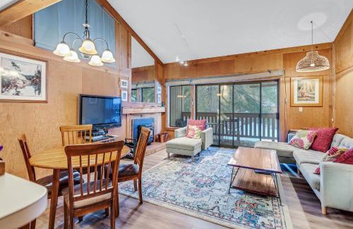 Bear Valley Apartment | Modern & Sleek Condo - Creekside #110