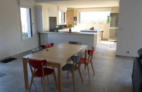 Pertuis House | Modern South Luberon villa, 18m swimming corridor, panoramic view of Ste Victoire